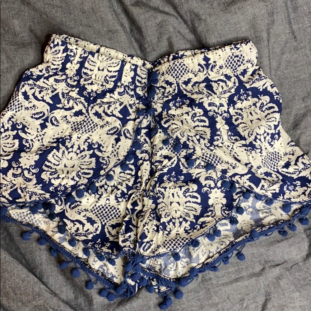 Fashion nova size small mid waist shorts.